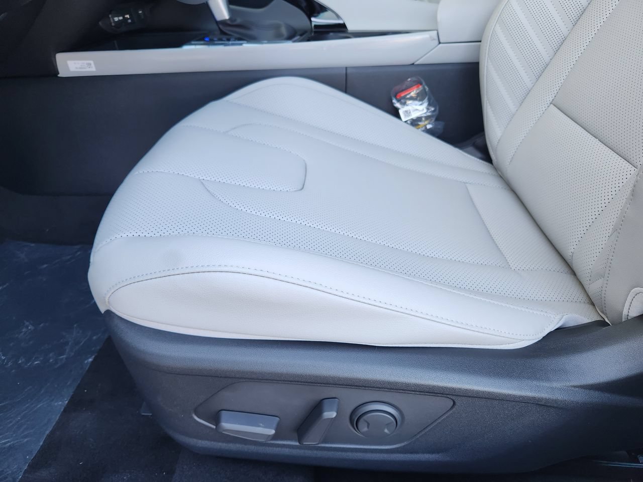 New 2026 Hyundai Elantra Limited FWD image 23