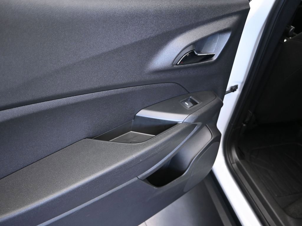 Used 2025 Chevrolet Trax RS w/ Sunroof Package image 15
