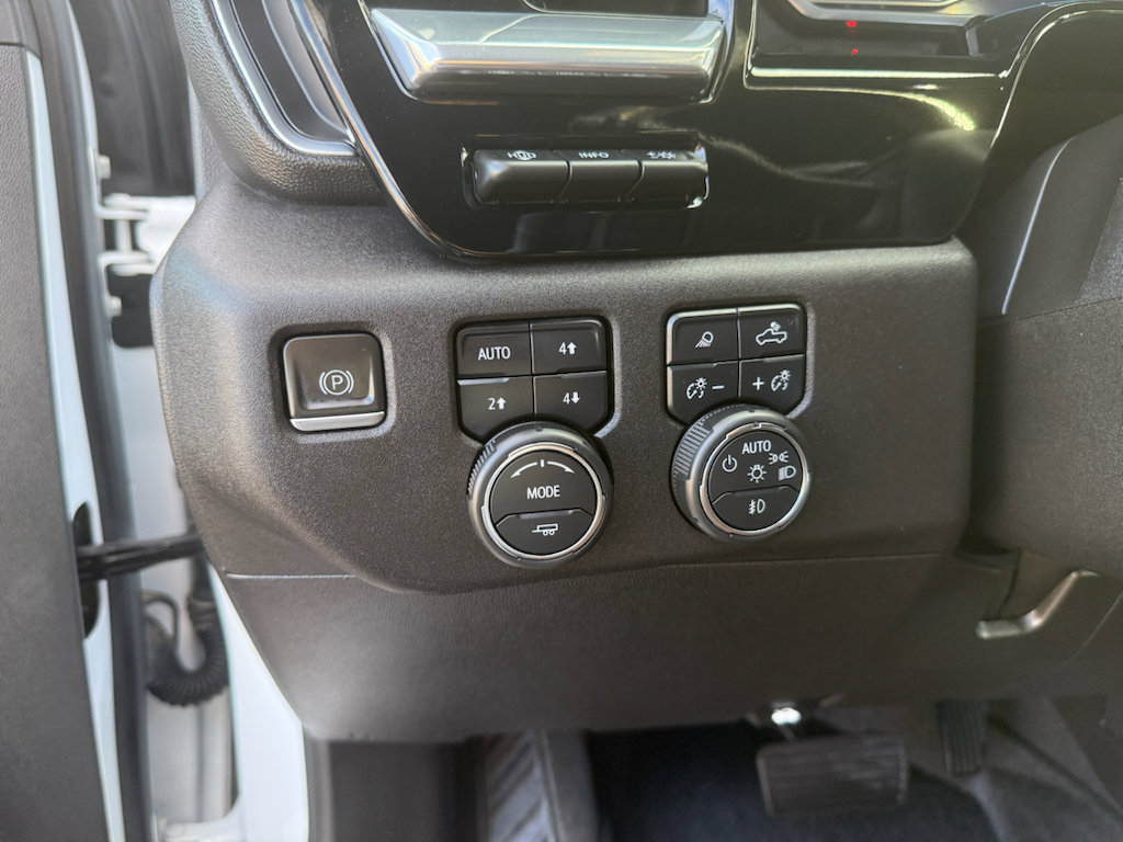 Used 2024 Chevrolet Silverado 3500 High Country w/ High Country Premium Package image 11