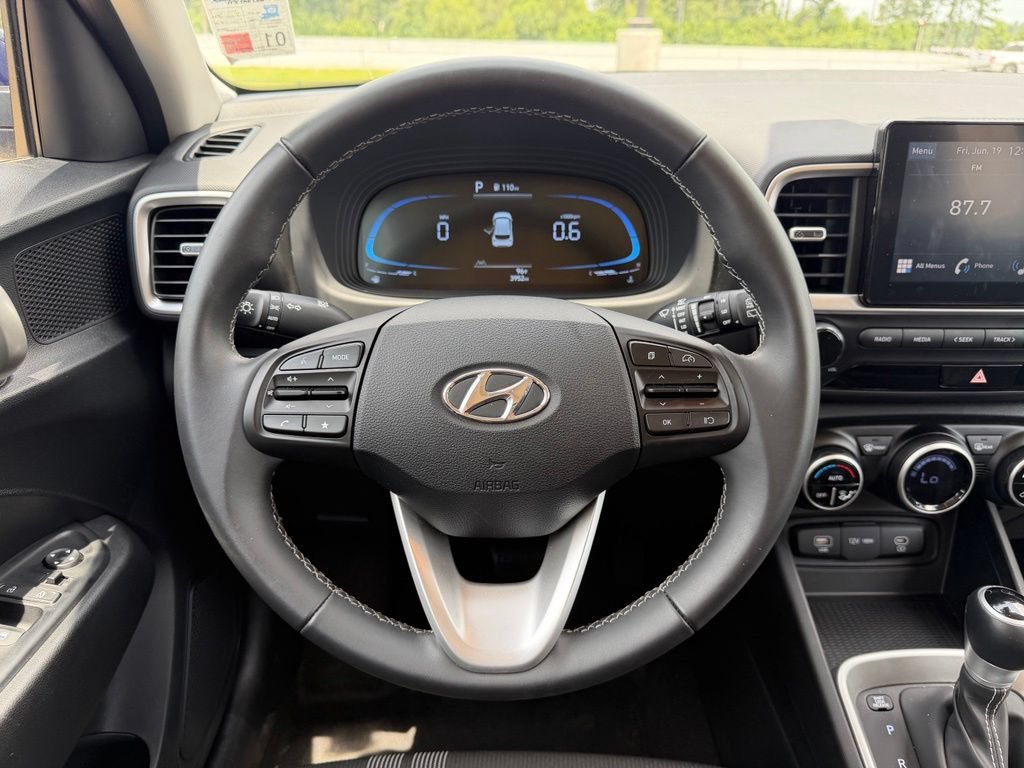 Used 2025 Hyundai Venue SEL FWD image 18