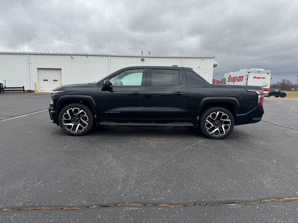 Used 2024 Chevrolet Silverado EV RST image 2