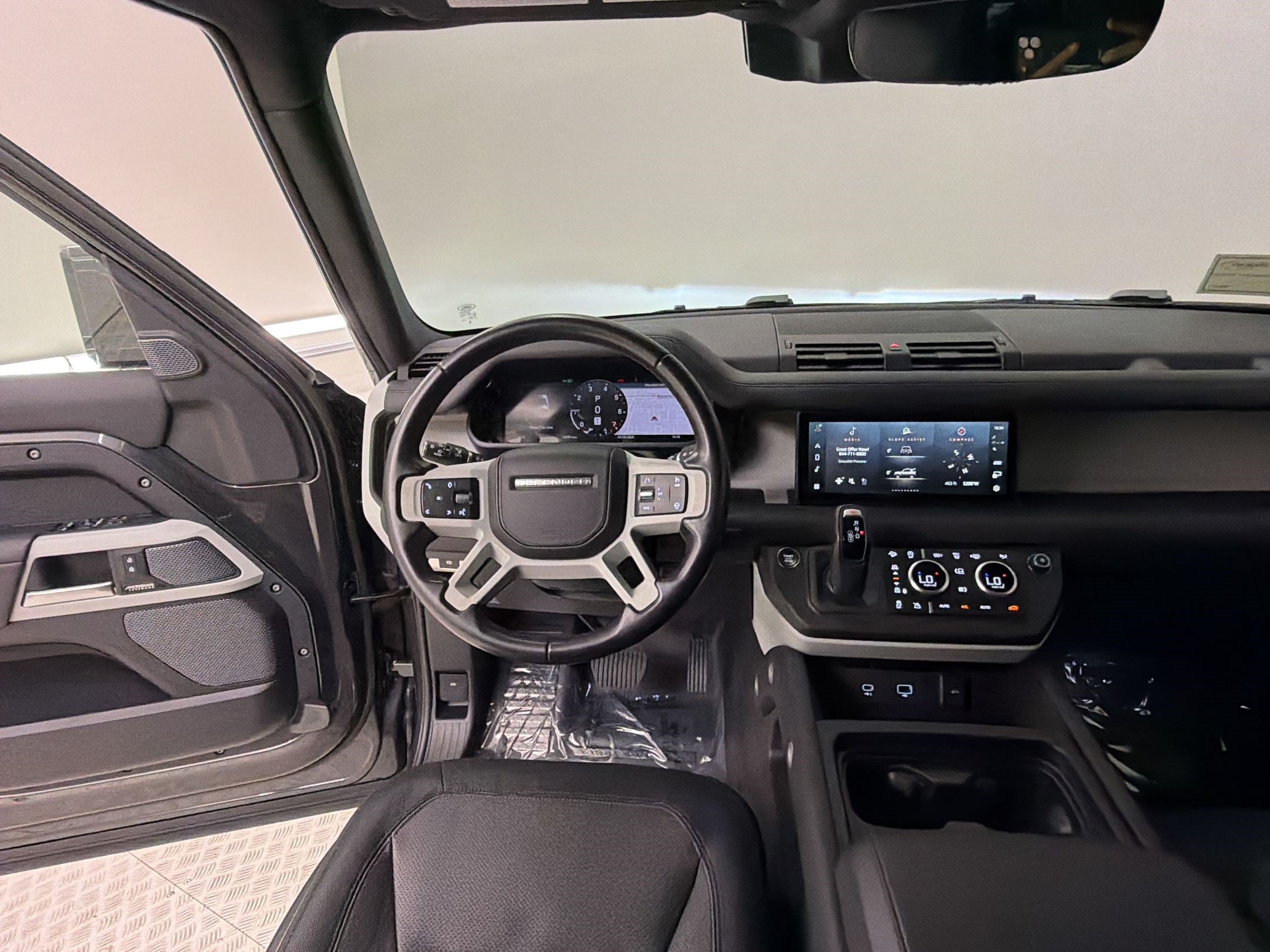 Used 2023 Land Rover Defender 90 X-Dynamic SE AWD/4WD image 18