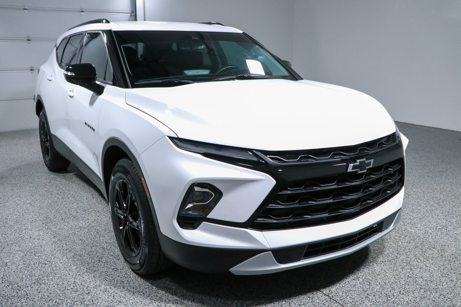 Used 2023 Chevrolet Blazer LT w/ Midnight/Sport Edition FWD image 5