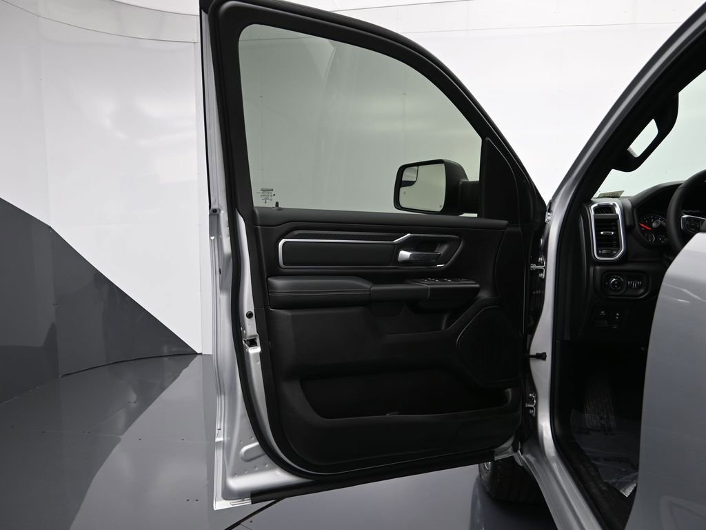 New 2026 RAM 1500 4x4 Crew Cab image 11