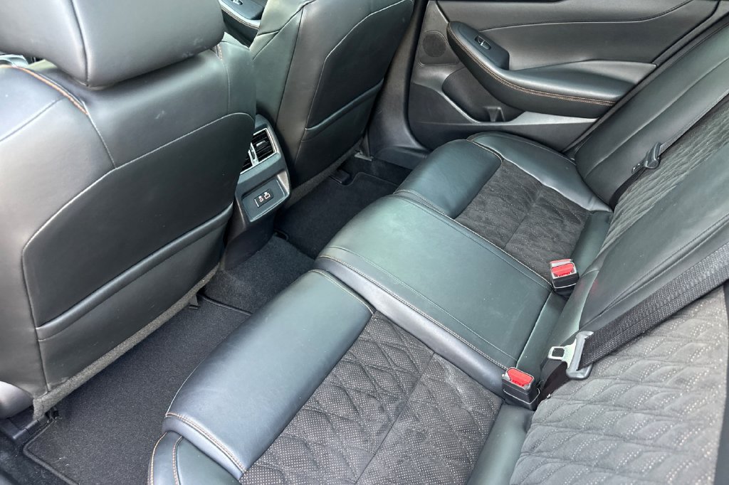 Used 2019 Nissan Maxima SR w/ Premium Package FWD image 17
