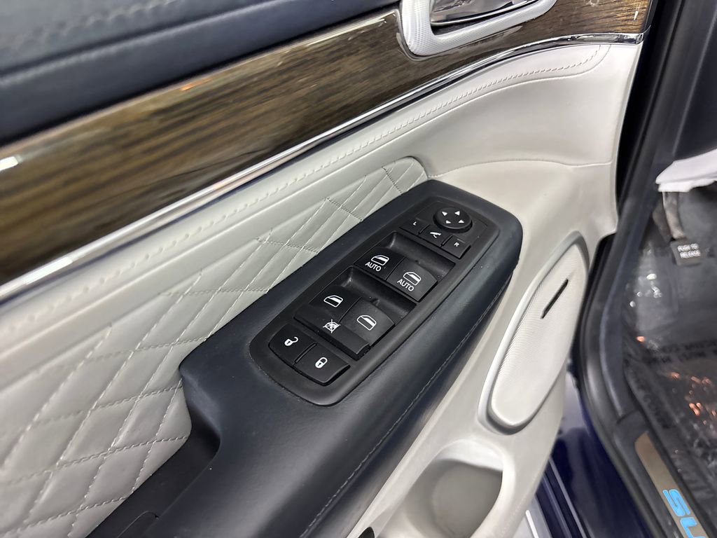 Used 2018 Jeep Grand Cherokee Summit image 11