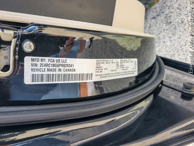 Used 2023 Chrysler Pacifica Touring-L FWD image 30
