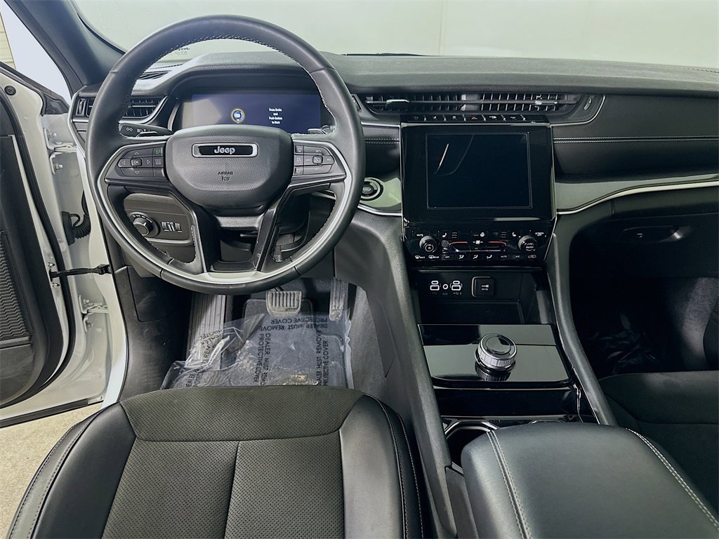 Used 2023 Jeep Grand Cherokee Altitude image 17