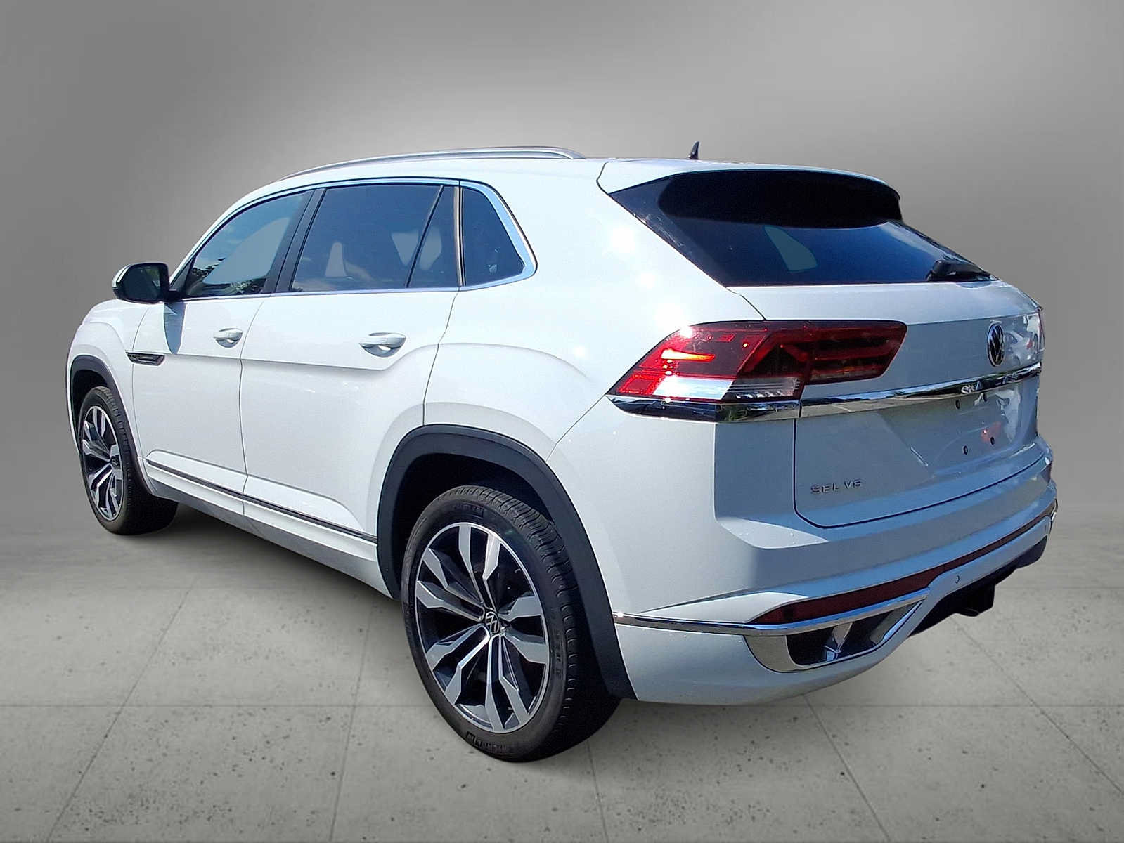Used 2021 Volkswagen Atlas Cross Sport SEL R-Line AWD/4WD image 6