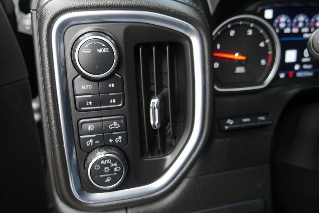 Used 2022 Chevrolet Silverado 3500 LTZ w/ LTZ Premium Package image 11