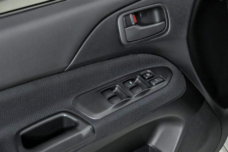Used 2005 Mitsubishi Lancer Evolution MR AWD/4WD image 12