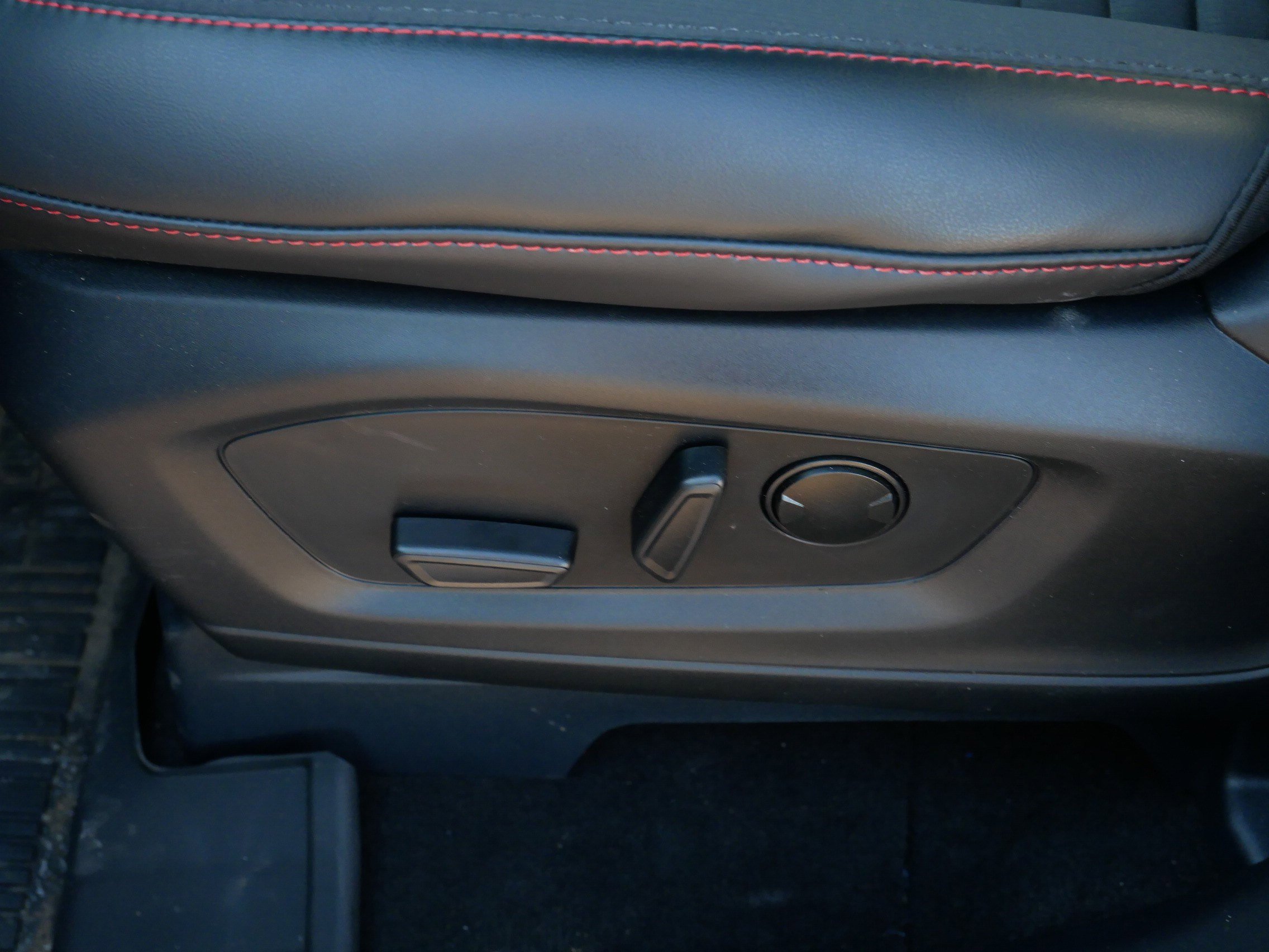 Used 2026 Ford Explorer ST-Line w/ ST-Line Street Pack image 19