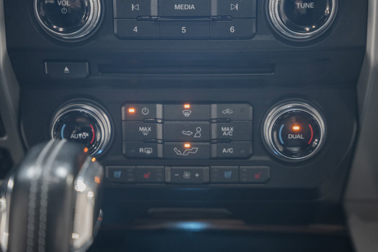 Used 2017 Ford F150 Lariat w/ Equipment Group 502A Luxury image 31