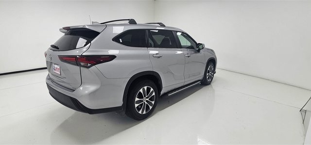 Used 2024 Toyota Highlander XLE image 41