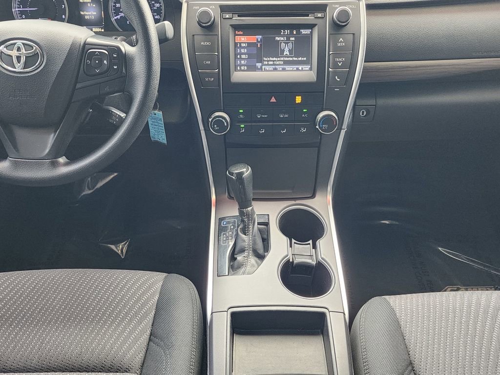 Used 2016 Toyota Camry LE FWD image 12