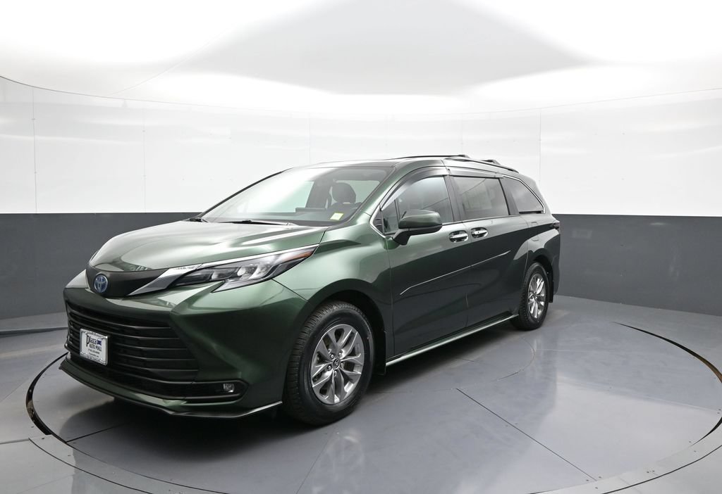 Certified 2025 Toyota Sienna XLE w/ XLE Plus Package AWD/4WD image 1