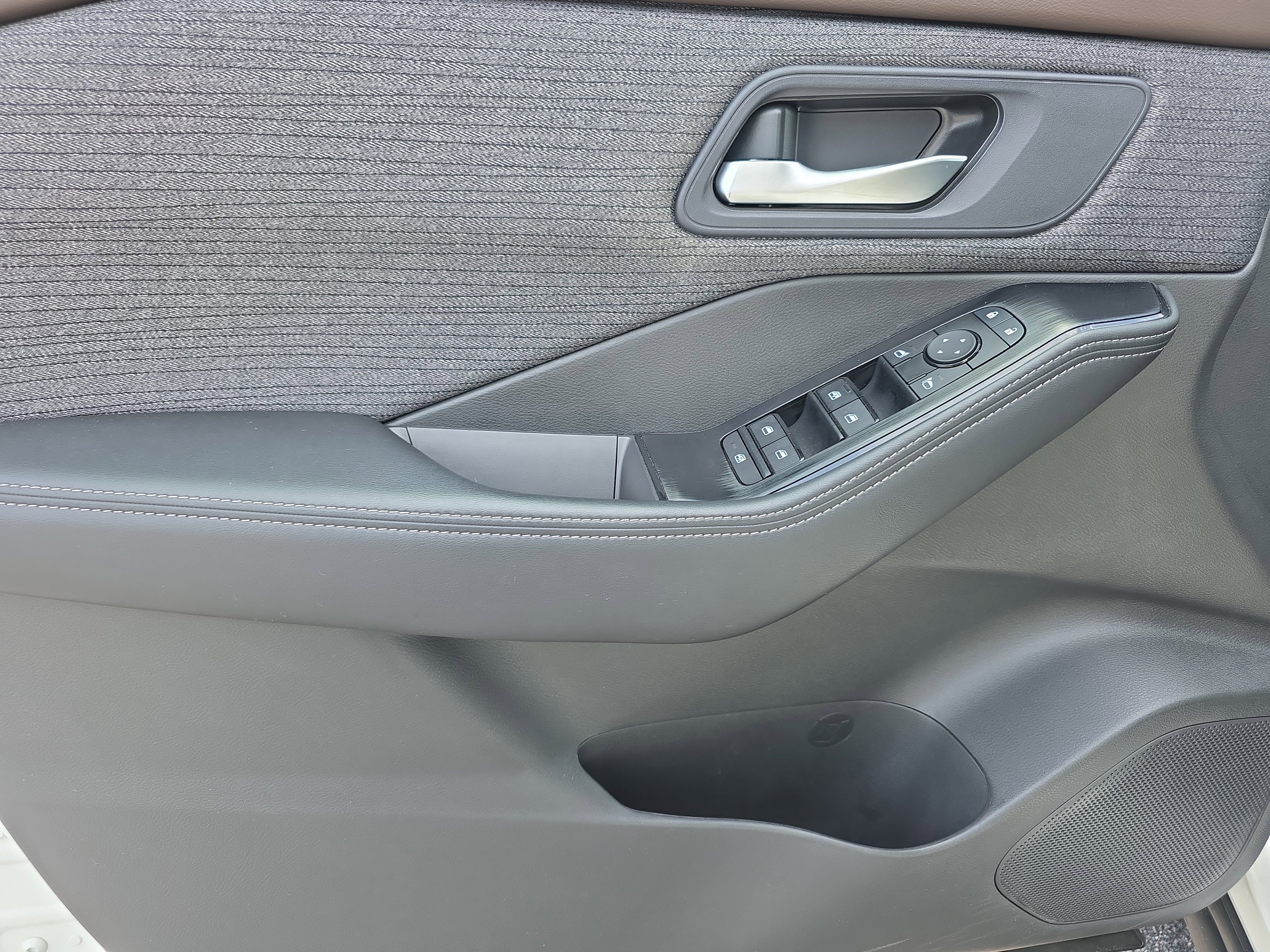 Used 2023 Nissan Rogue SV image 21