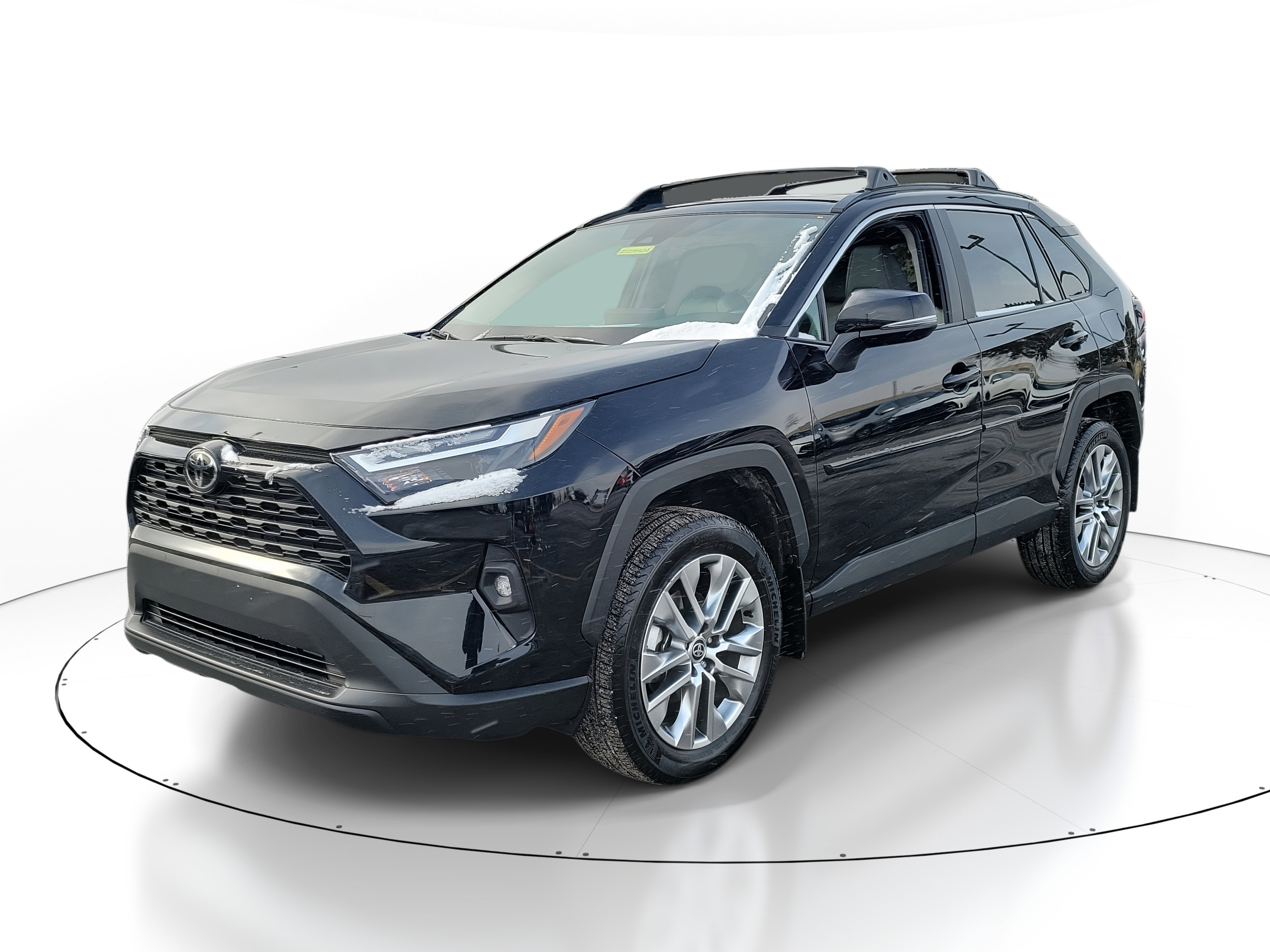 Used 2023 Toyota RAV4 XLE Premium image 2
