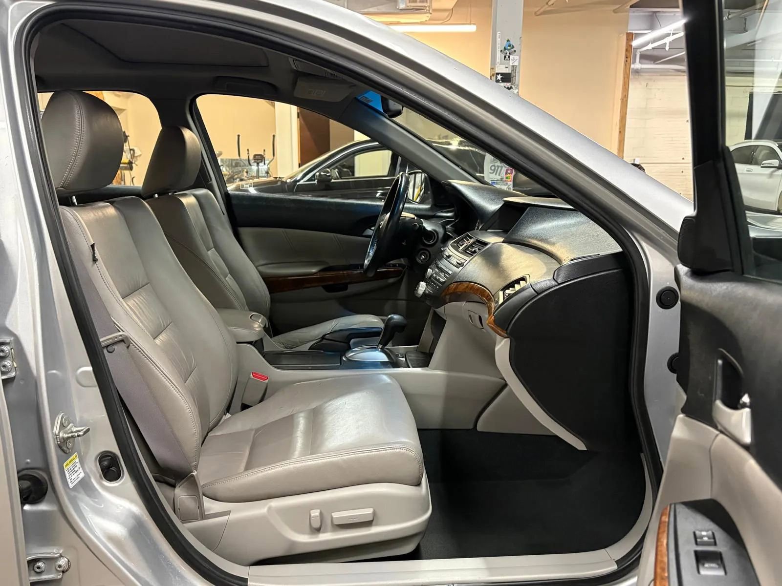 Used 2012 Honda Accord EX-L image 17