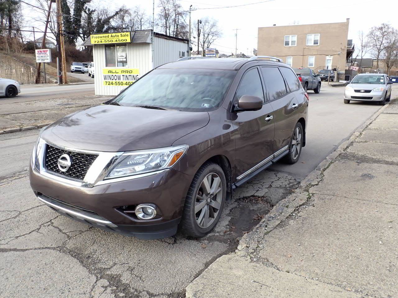Used 2015 Nissan Pathfinder Platinum w/ Family Entertainment Package image 9