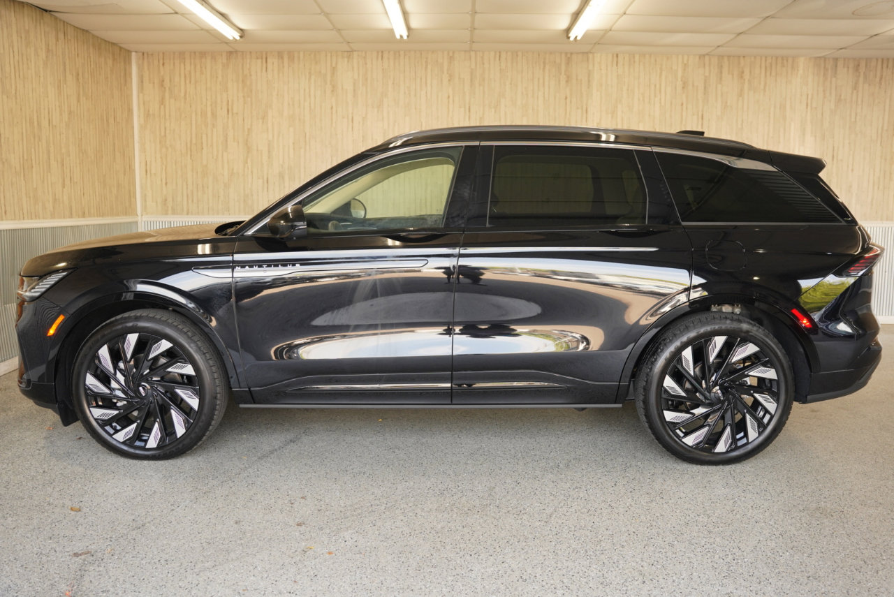 Used 2025 Lincoln Nautilus Black Label w/ Jet Appearance Package image 5