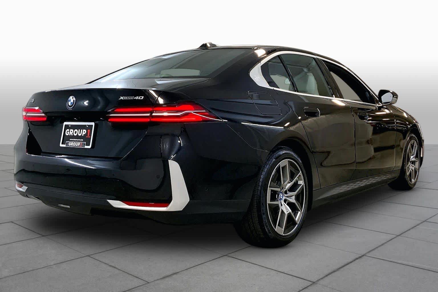 Used 2025 BMW i5 xDrive40 w/ Premium Package AWD/4WD image 12