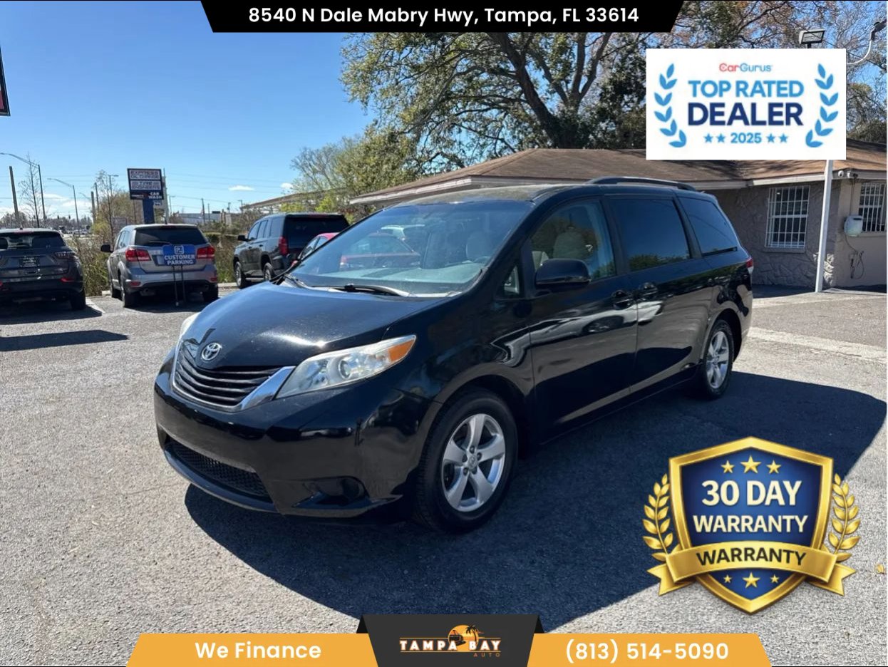 Used 2011 Toyota Sienna LE image 1