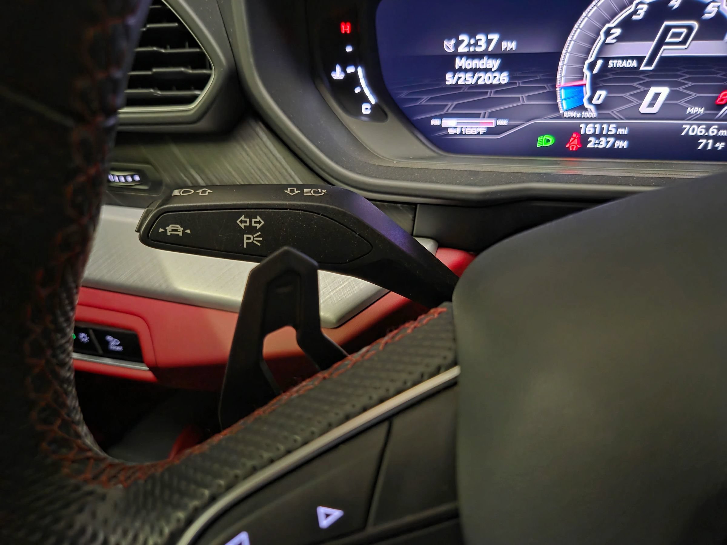 Used 2020 Lamborghini Urus AWD/4WD image 24