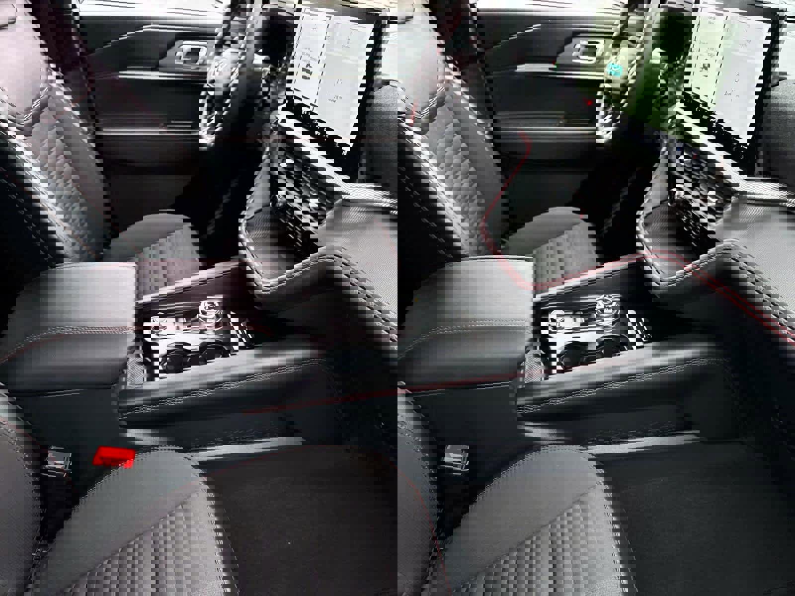 Used 2025 Ford Explorer ST-Line w/ ST-Line Street Pack image 9