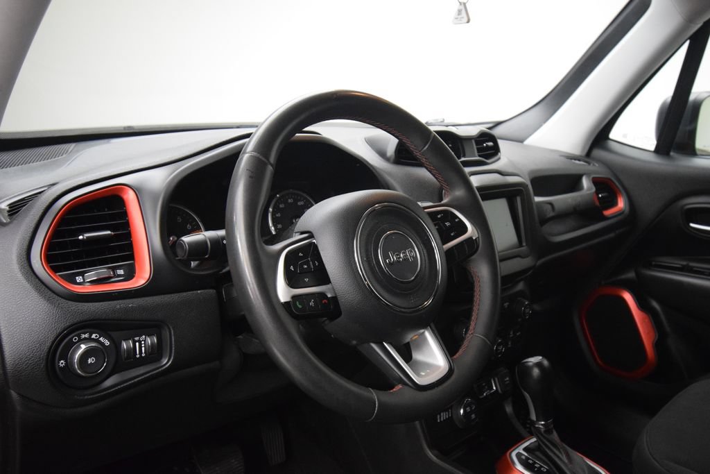 Used 2020 Jeep Renegade Trailhawk w/ LED Lighting Group AWD/4WD image 15