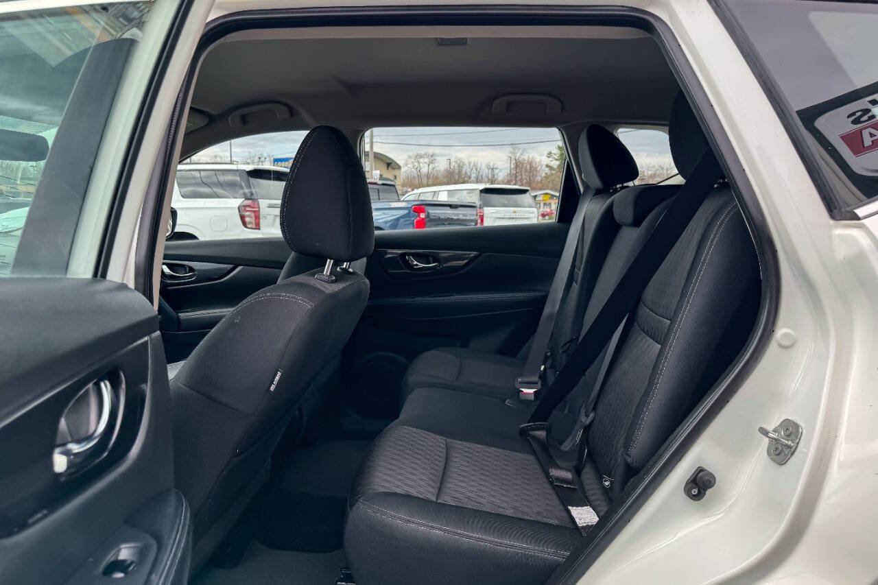 Used 2017 Nissan Rogue S AWD/4WD image 16