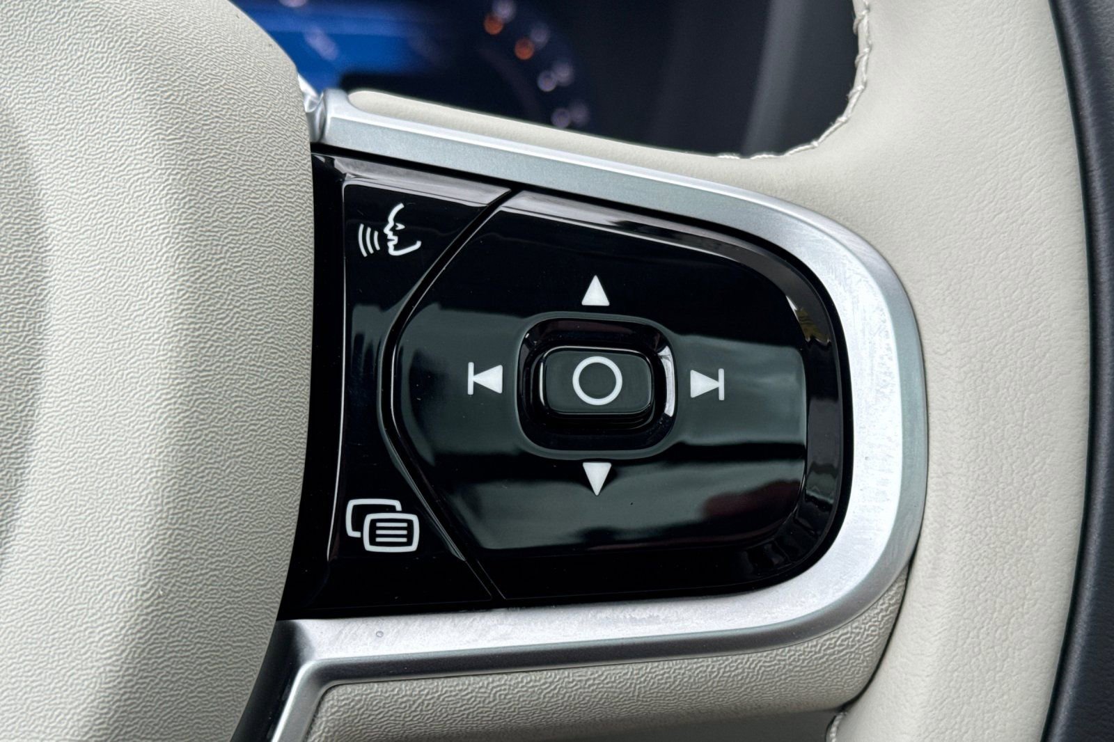 Used 2026 Volvo XC60 B5 Ultra w/ Protection Package Premier image 29