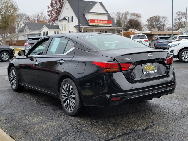 Used 2024 Nissan Altima 2.5 SV image 5