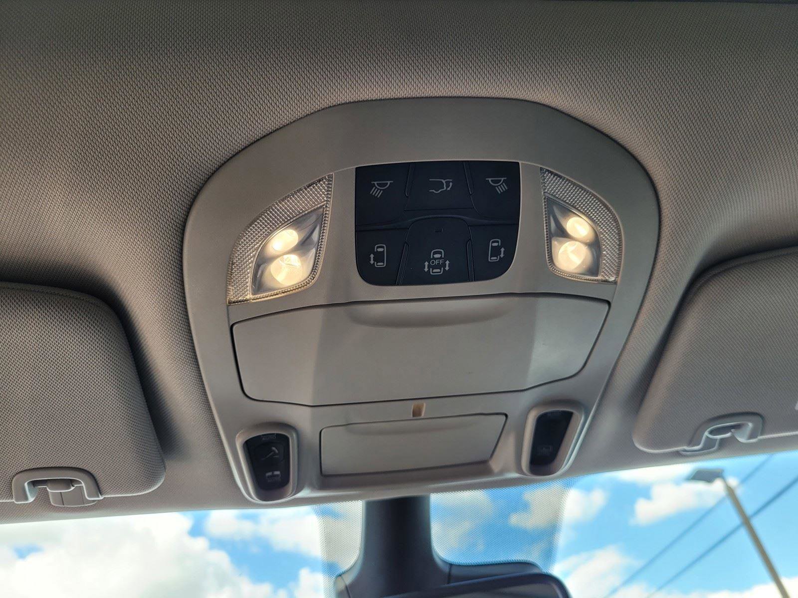 Used 2023 Chrysler Pacifica Limited image 30