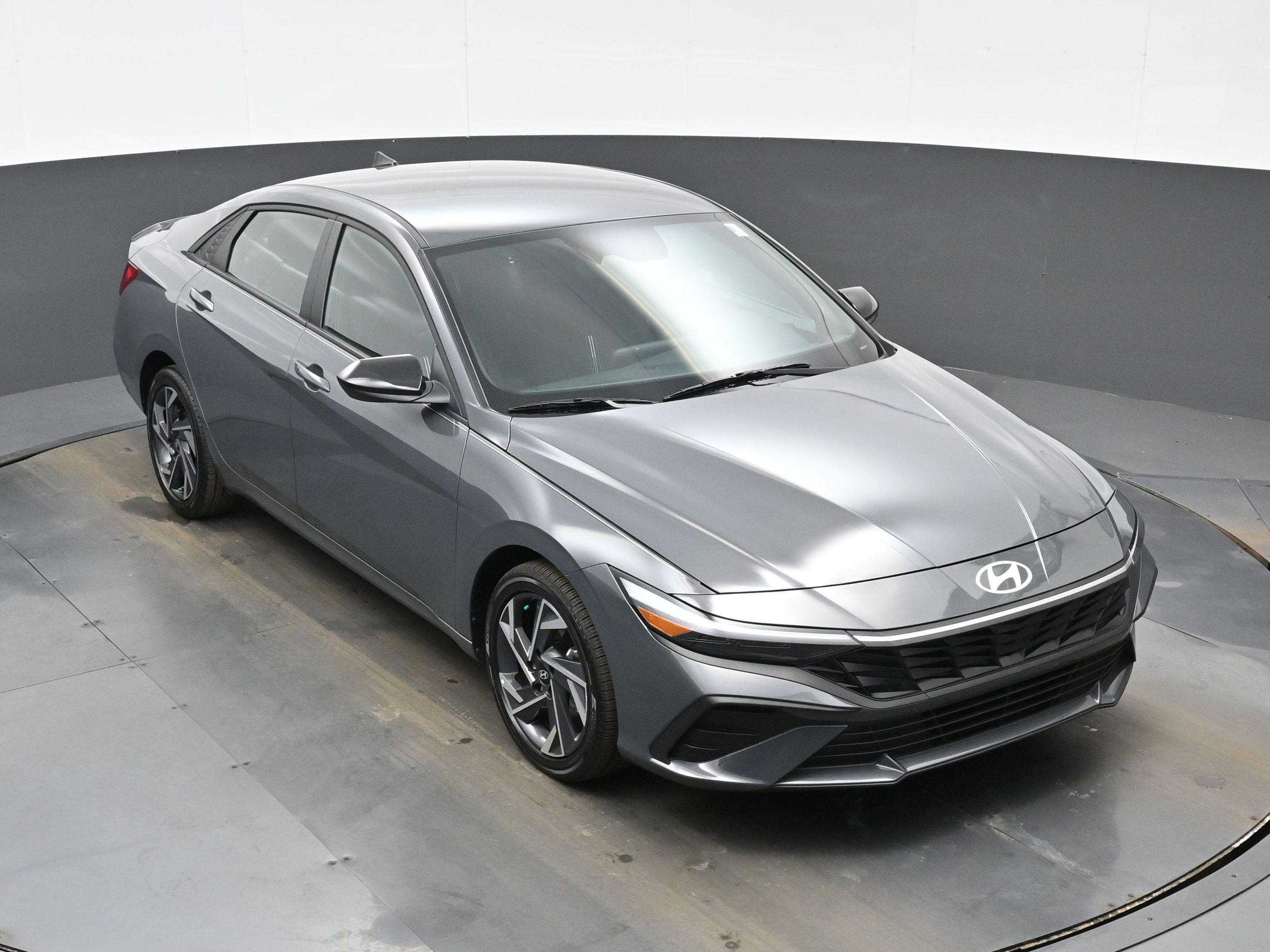 Certified 2025 Hyundai Elantra SEL image 38