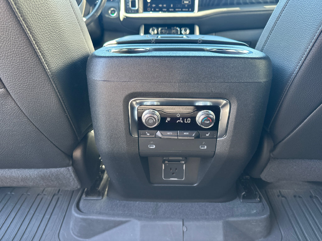 Used 2022 GMC Yukon XL Denali w/ Advanced Technology Package AWD/4WD image 24