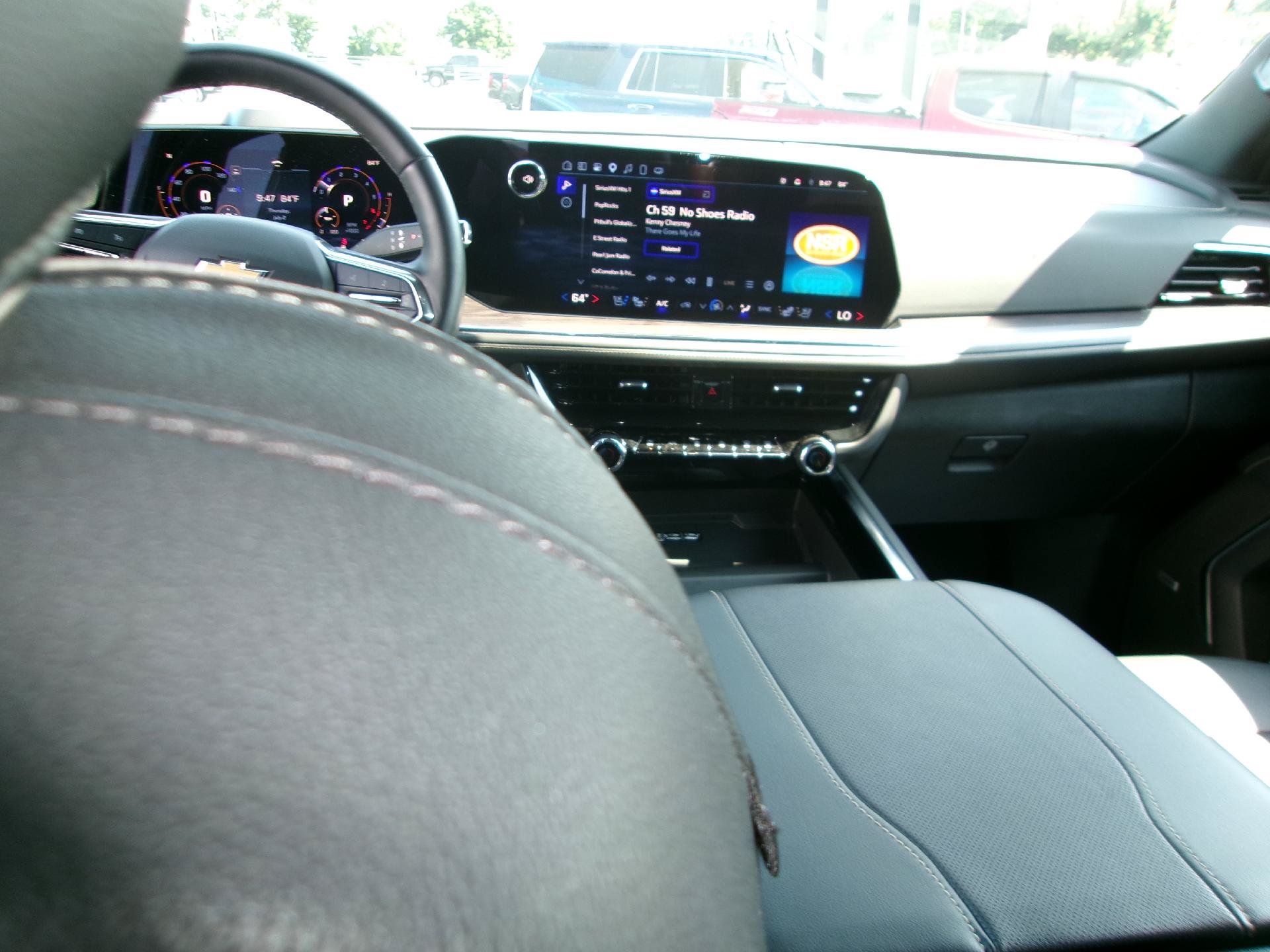 Certified 2025 Chevrolet Suburban Premier AWD/4WD image 14