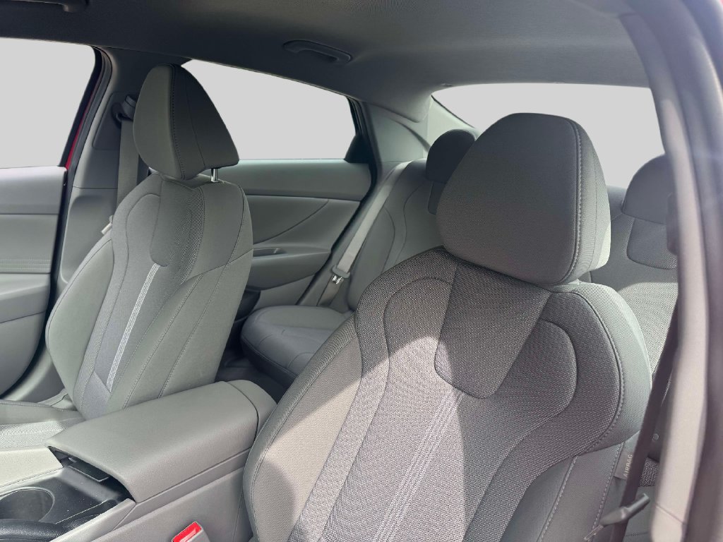 Used 2023 Hyundai Elantra SE w/ Cargo Package FWD image 17