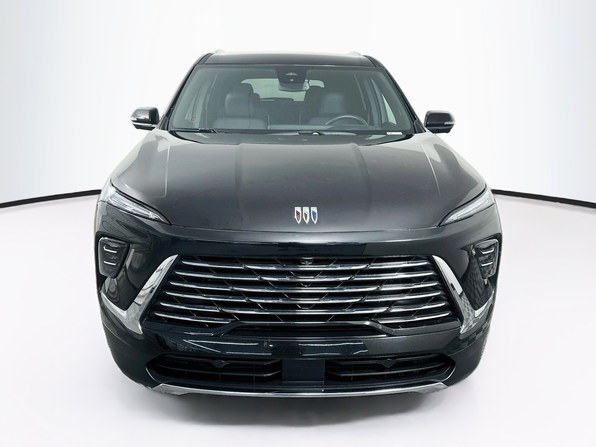 Used 2025 Buick Enclave Preferred FWD image 2