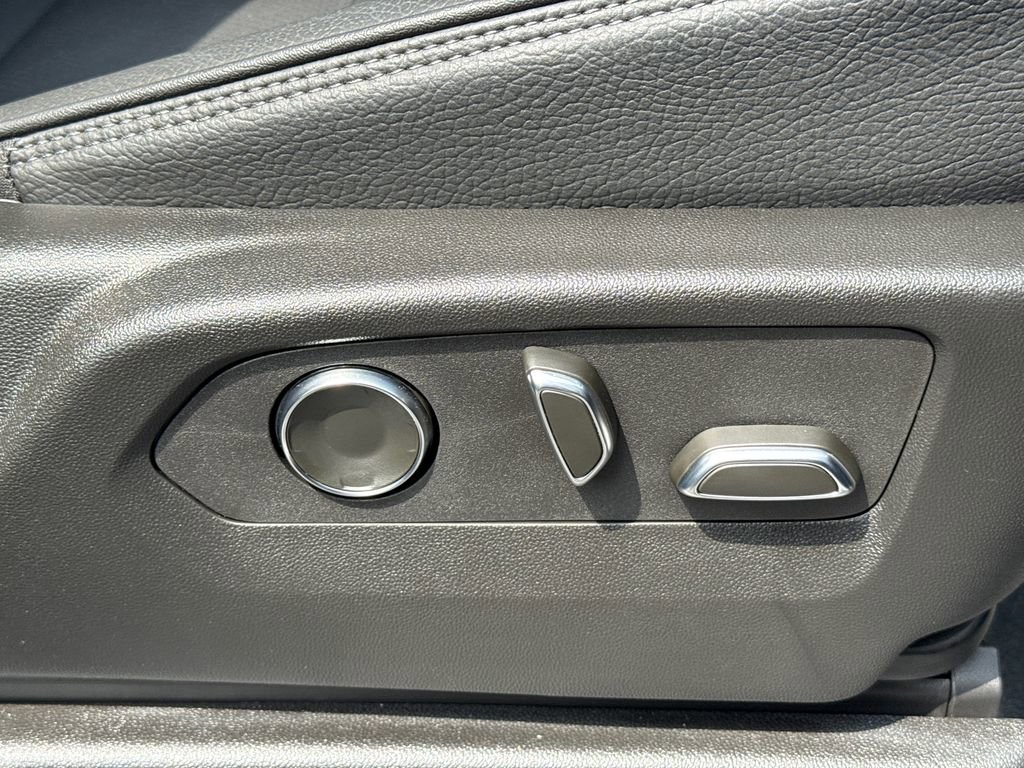 Certified 2025 GMC Yukon XL Denali w/ Denali Reserve Package image 40