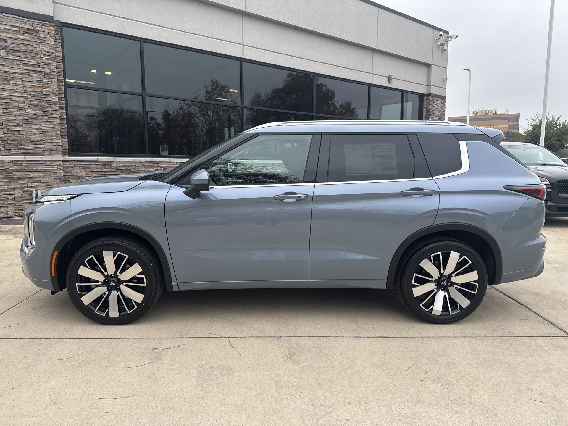 New 2026 Mitsubishi Outlander SEL FWD image 4
