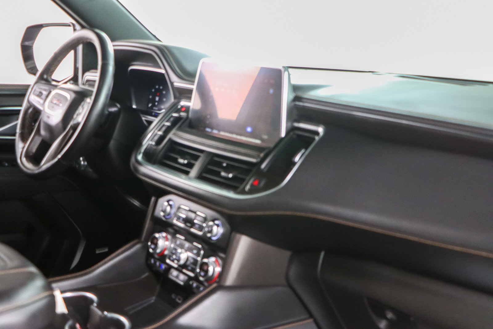 Used 2022 GMC Yukon AT4 AWD/4WD image 30