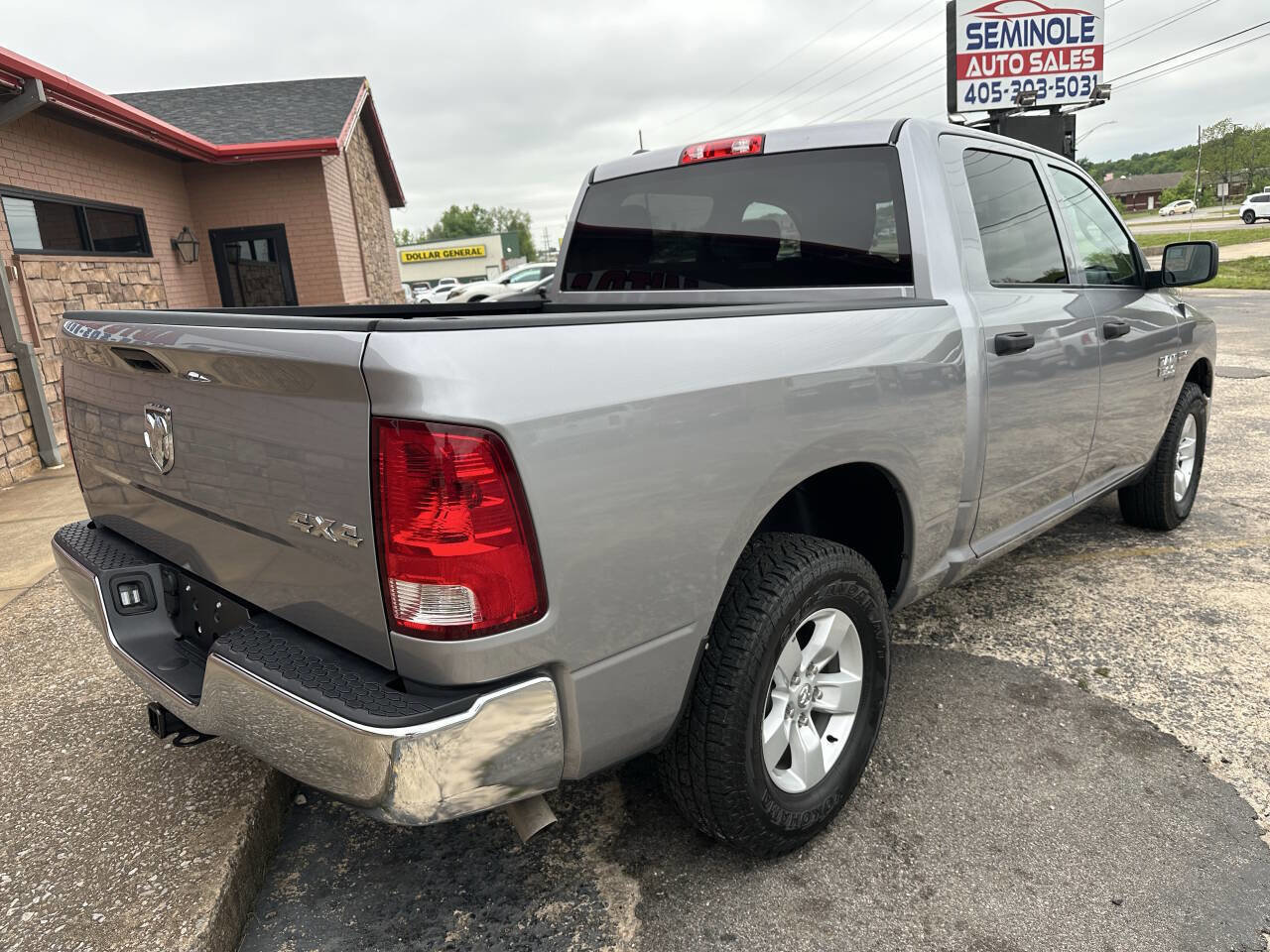 Used 2024 RAM 1500 4x4 Crew Cab Classic w/ Chrome Appearance Group image 9