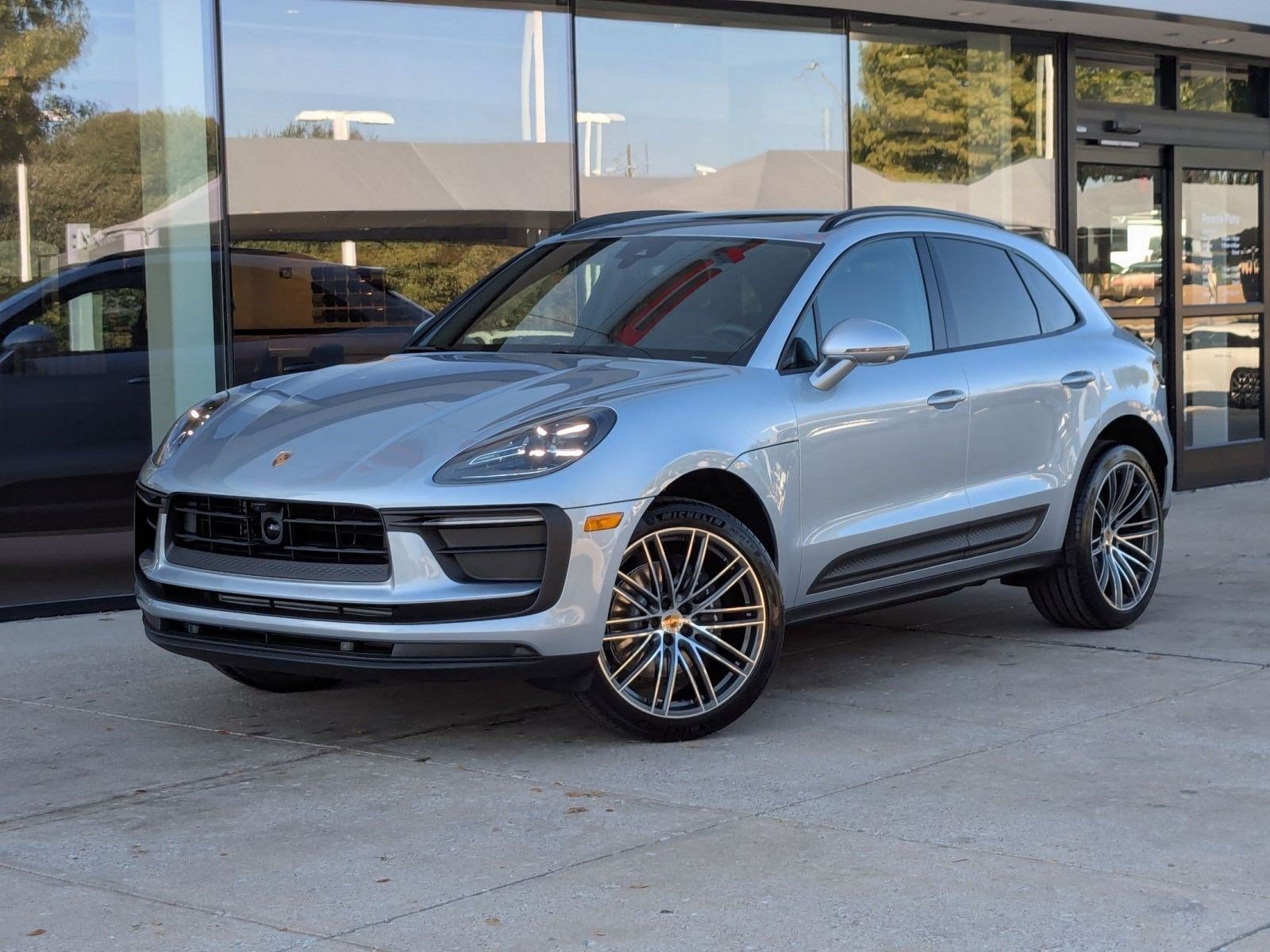 Certified 2026 Porsche Macan AWD/4WD image 1