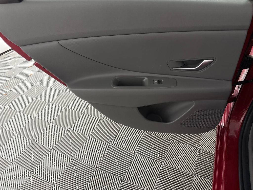 Certified 2021 Hyundai Elantra SEL FWD image 12