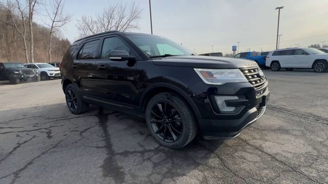 Used 2017 Ford Explorer XLT w/ Equipment Group 202A image 2