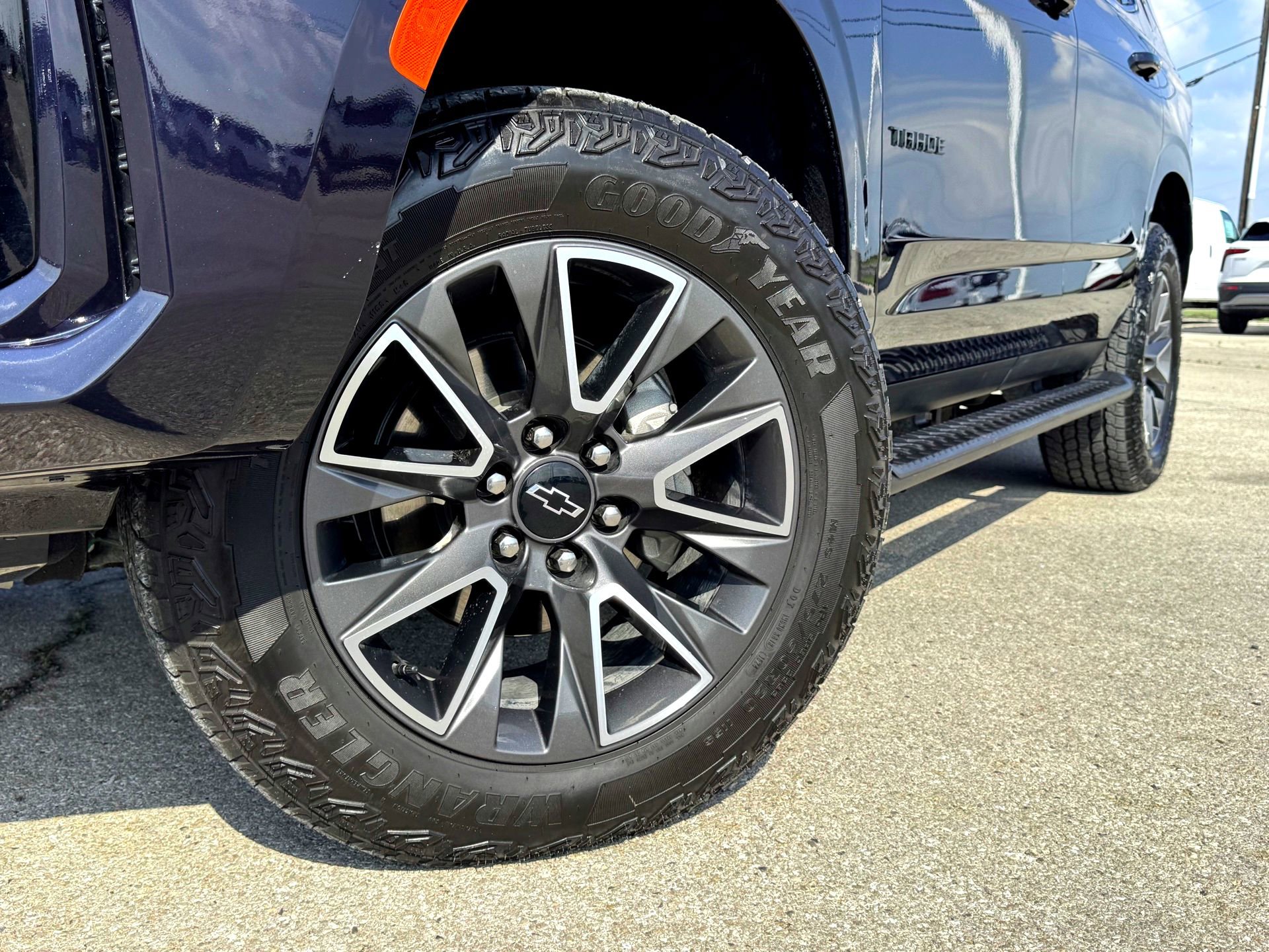 Used 2024 Chevrolet Tahoe Z71 w/ Off-Road Capability Package AWD/4WD image 2