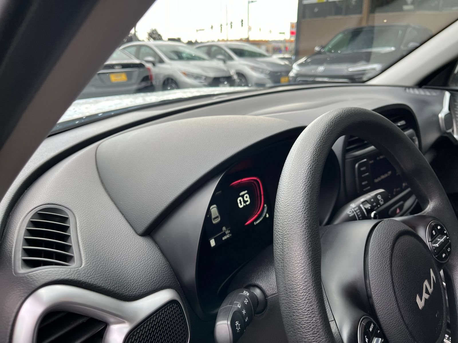 Used 2025 Kia Soul LX w/ LX Technology Package FWD image 33