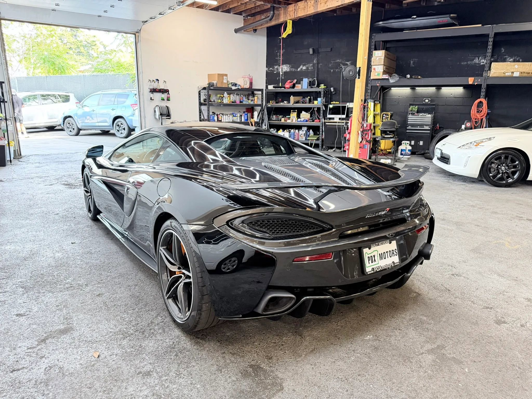 Used 2017 McLaren 570S Coupe RWD image 4