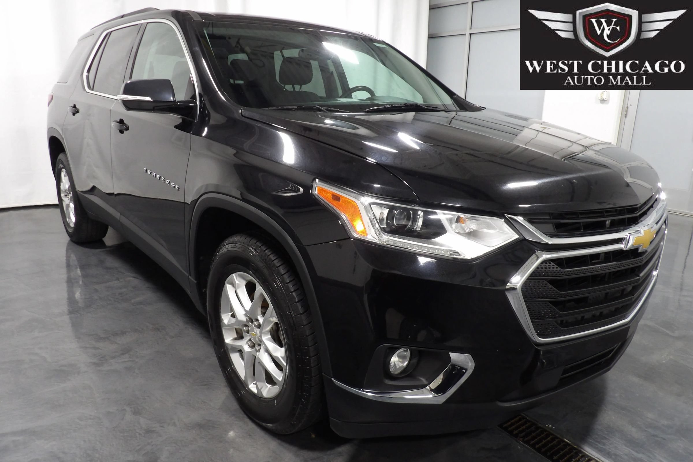 Used 2019 Chevrolet Traverse LT w/ LPO, Floor Liner Package AWD/4WD image 1